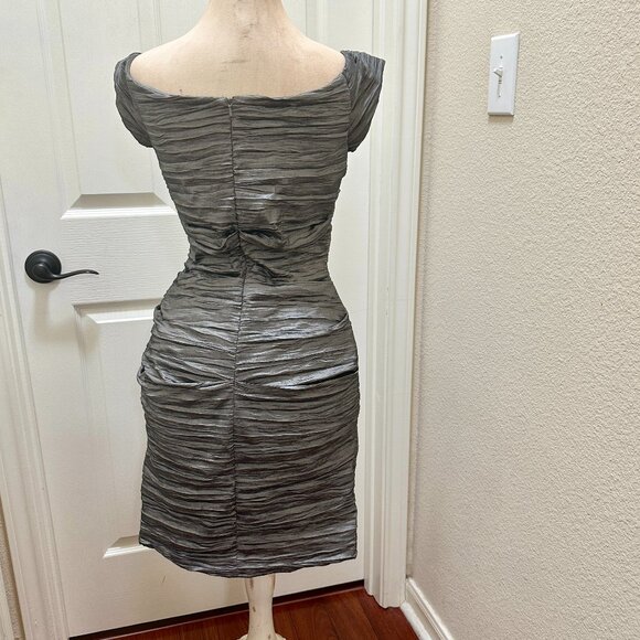 Jeanne Alexander Women's Ruched Crinkle Midi Dress Size 12 Metallic Silver - Picture 11 of 16